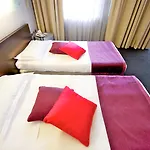巴勒莫中心美居酒店 4*
