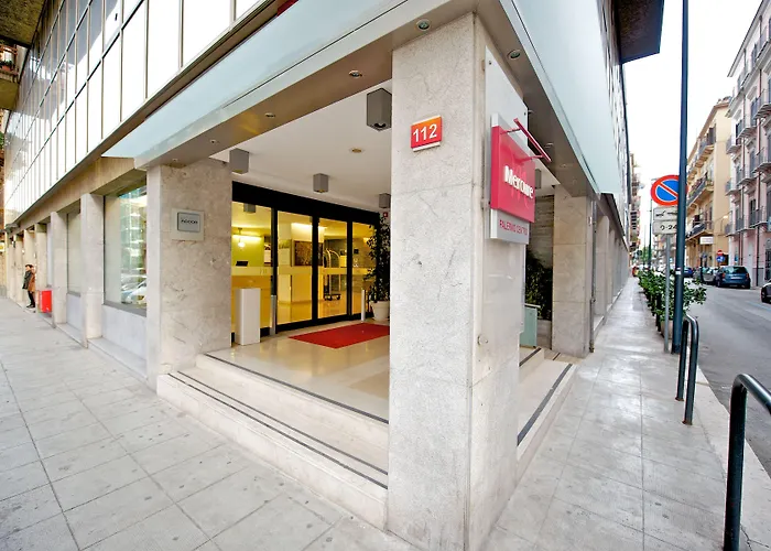 巴勒莫中心美居酒店 4*